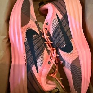 Nike Lunar Roam PRM in Pink Gaze and Black